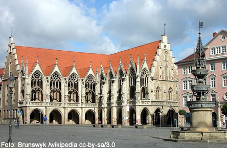 Altstadtrathaus mit Brunnen - Braunschweig