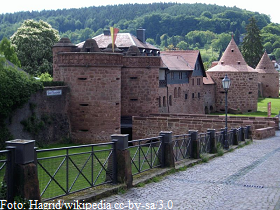 Jerusalemer Tor in Büdingen mit Stadtmauer