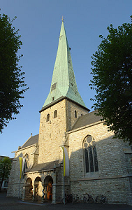 St. Johannes Baptist, Delbrück; Foto: DaBroMfld,/wikipedia cc-by-sa/3.0
