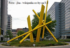 Eschborn - Skulptur auf dem Kreisverkehr Frankfurter Straße