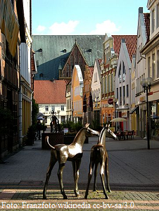 Verden - Straße mit Pferdeplastik